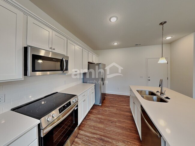 Photo - 701 Castor Ct