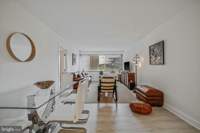 Photo - 4515 Willard Ave Unidad 906S