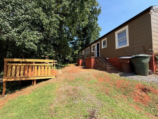 Building Photo - 2900 Lawndale Dr