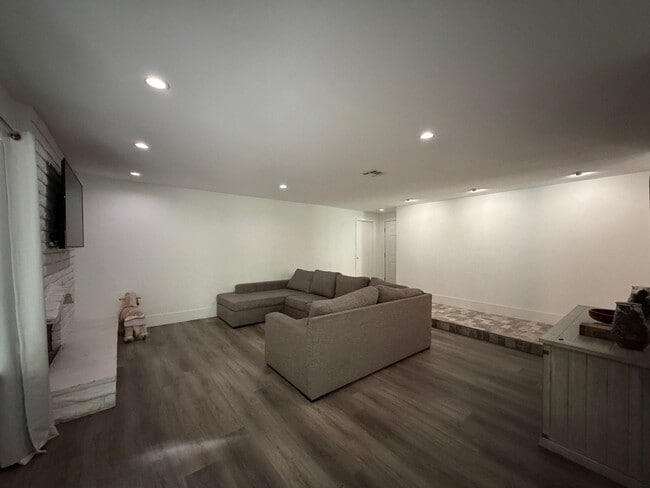 Photo - 3668 28th St E