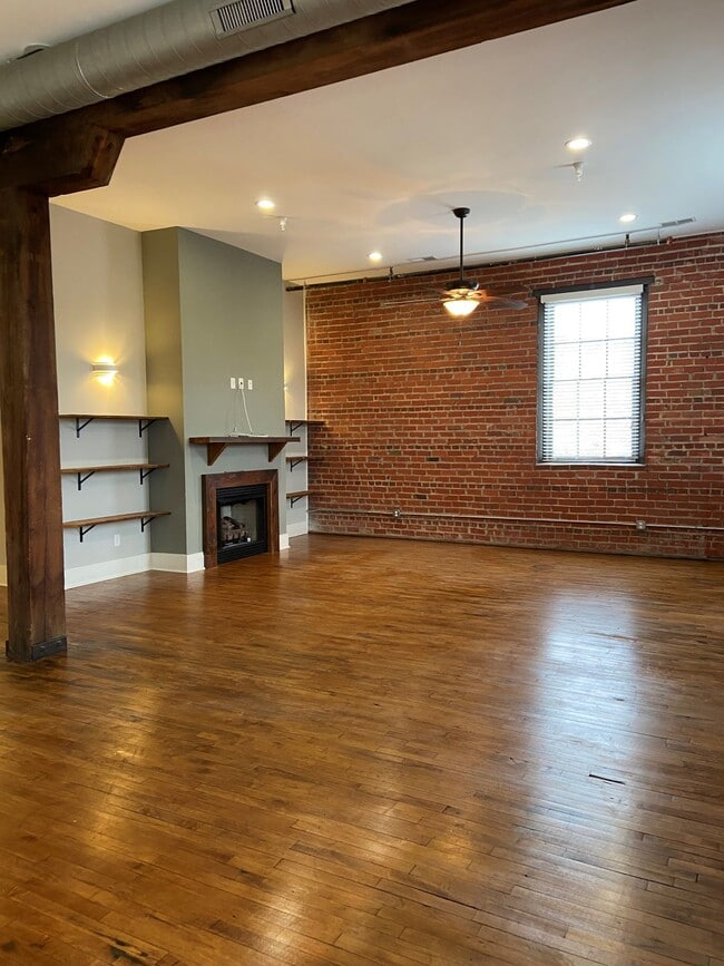 Photo - 1200 Commerce St