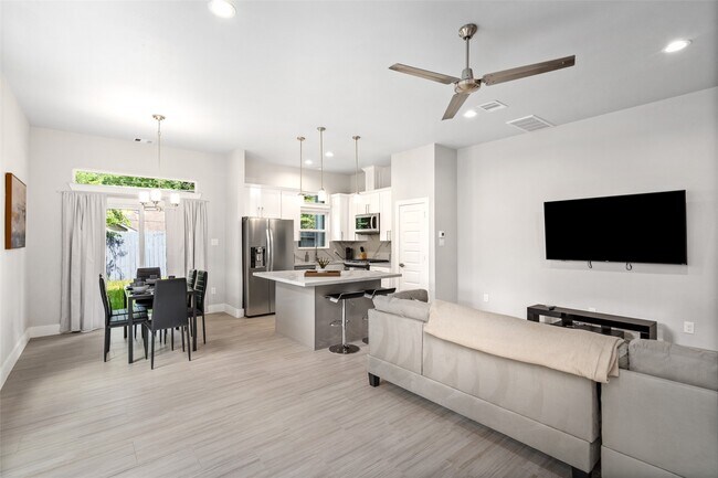 Photo - 6720 Lozier St