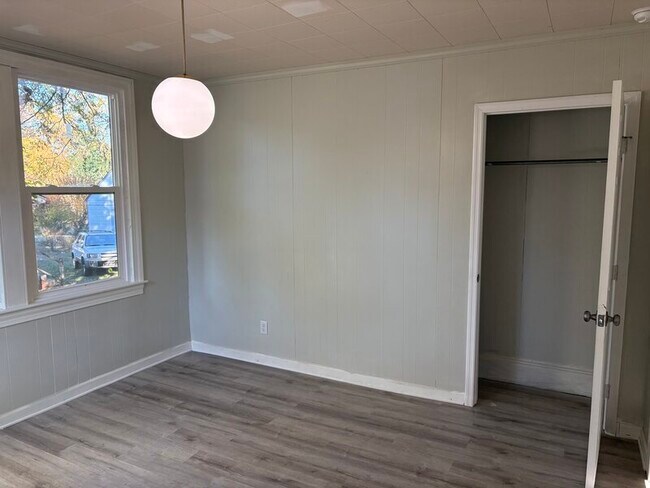 Photo - 225 Poplar St Unit B