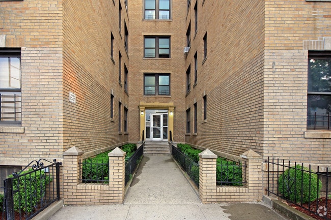 Photo - Crescent Street Apartments
