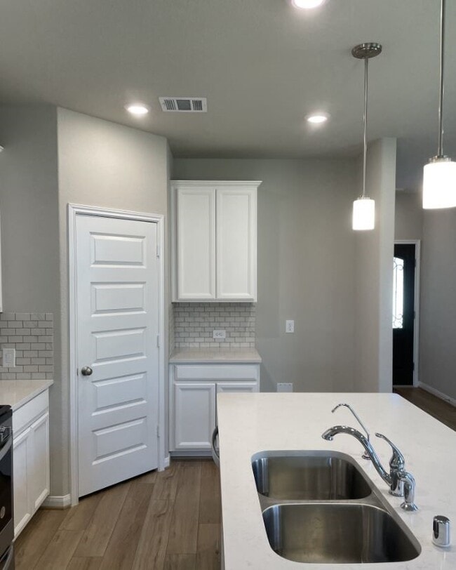 Photo - 7052 Silverleaf Oak St