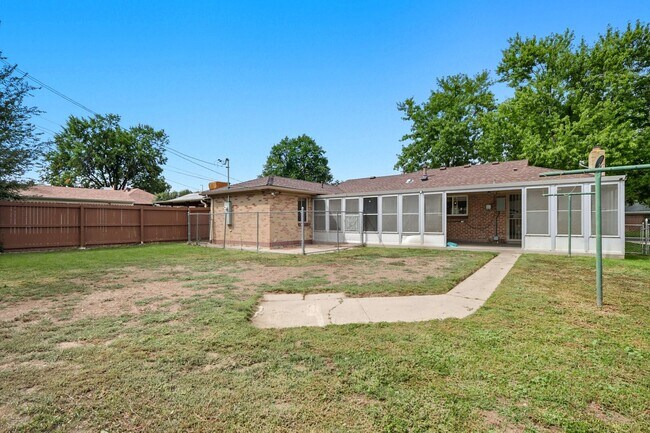 Photo - 2 bed 1 bath Ranch in Lowry in Denver