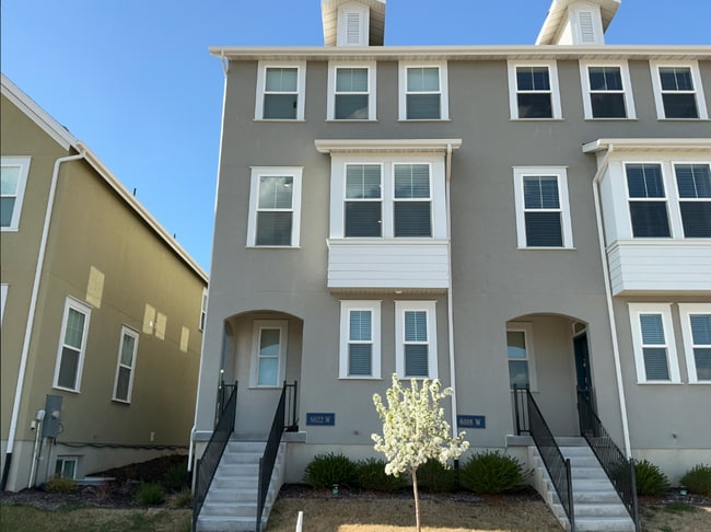 Building Photo - 6022 W South Jordan Pky