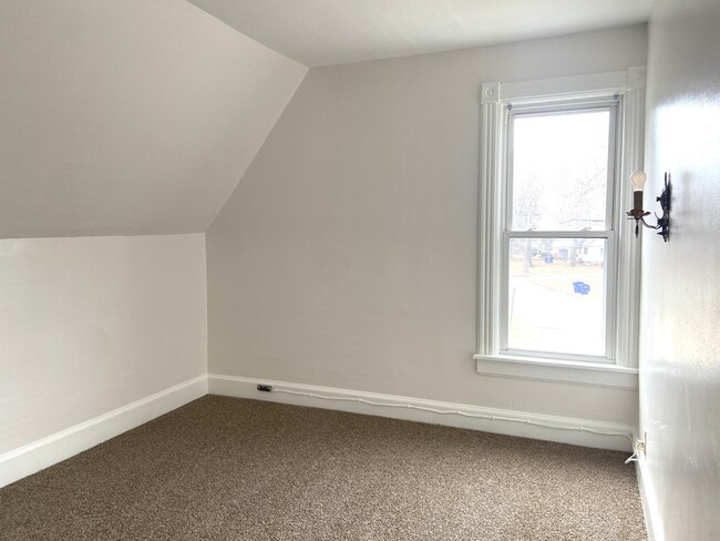 Photo - 638 Leonard Ave