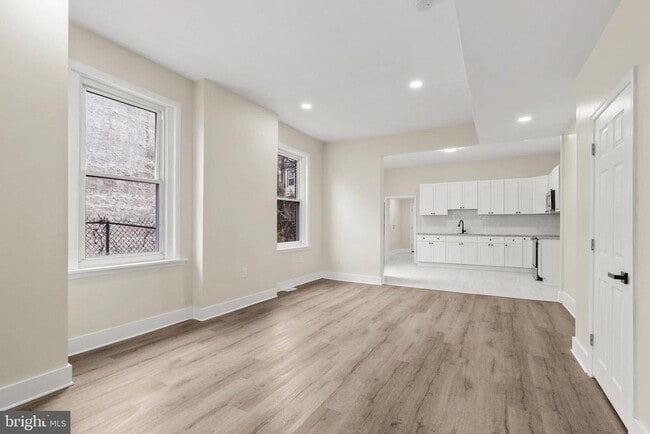 Photo - 5433 Stewart St