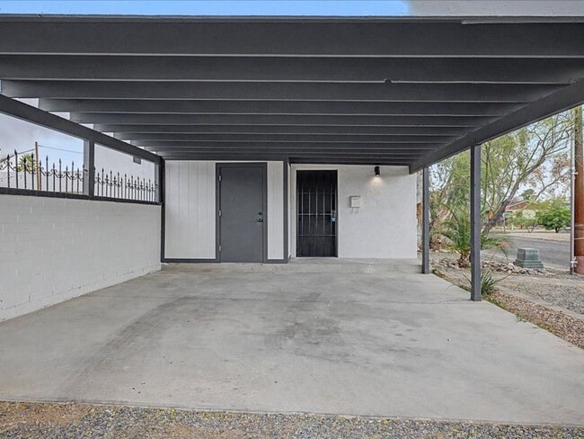 Photo - Beautiful & Spacious Home with Modern Upgrades & Community Amenities