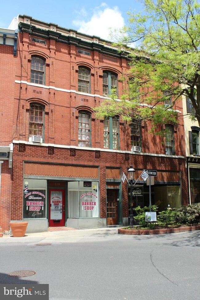 Building Photo - 235 W Main St Unit B Rental