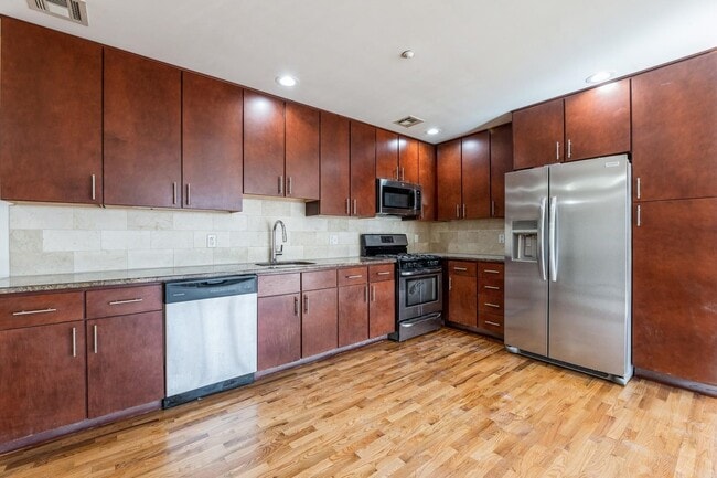 Building Photo - 17 Meadow Rd Unit 401 Rental