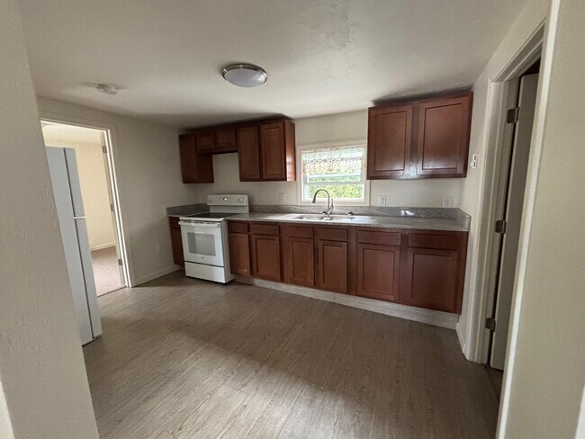 16 Church St Unit Recently Renovated
