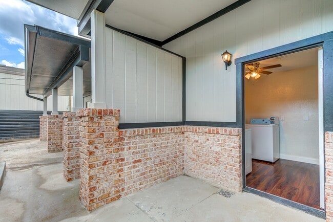 Photo - 2127 Maximilian St