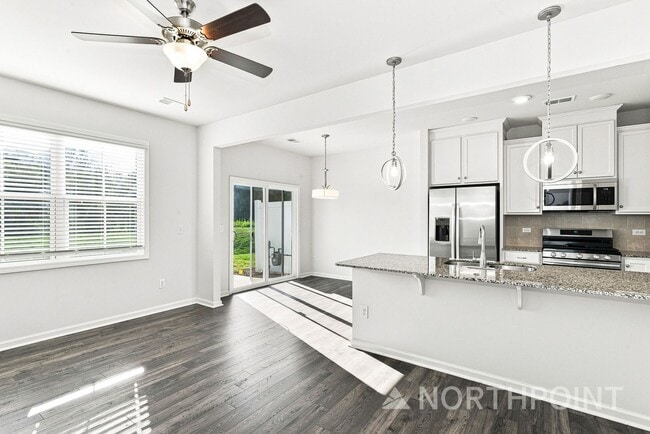 Photo - 3740 Yorkshire Pl