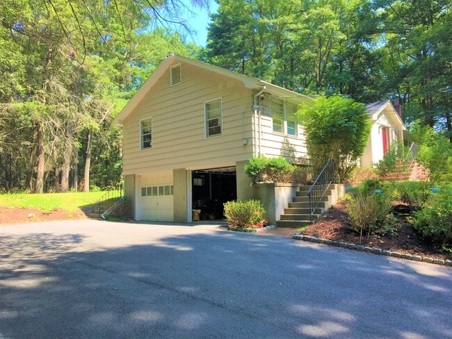 53 Deerhaven Rd