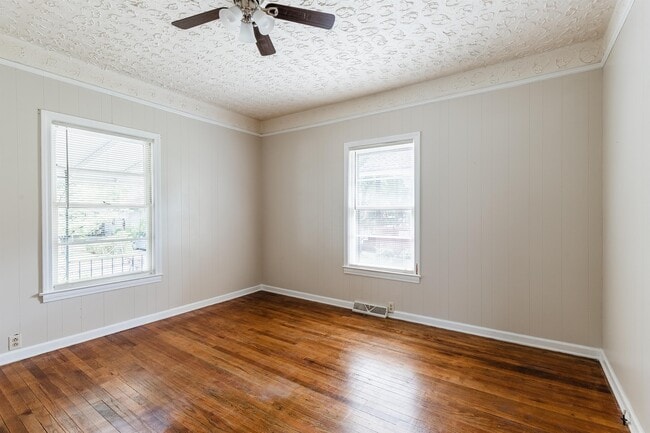 Photo - 8 A St