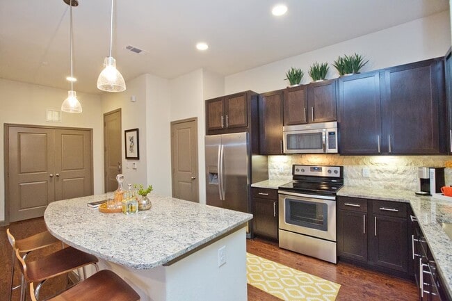 Spacious 2-Bed, 2-Bath | Modern Design Fea... - Spacious 2-Bed, 2-Bath | Modern Design Fea... Condo Unit ESC2
