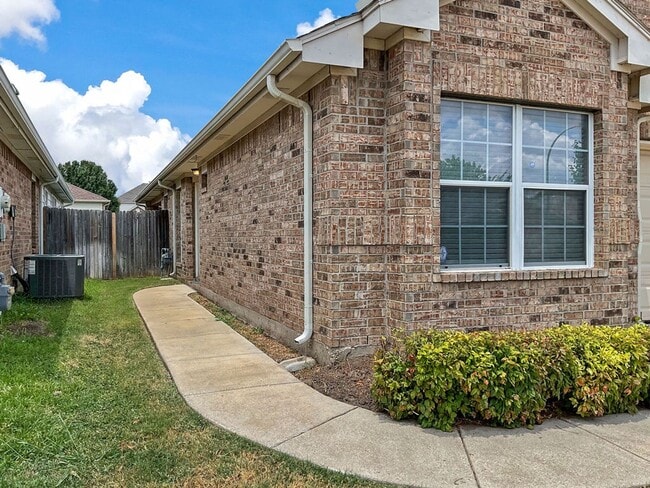 6521 Regina Dr