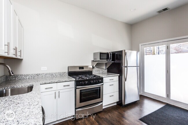 Photo - 1056 W Cornelia Ave Unit 1