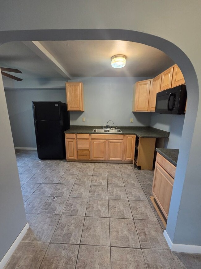 Building Photo - Single family home on east 38th