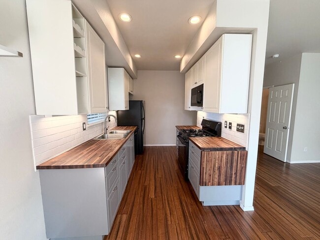 Photo - 6931 N Borthwick Ave