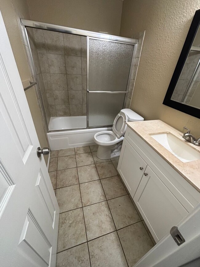 Photo - Large 2 bdrm/1.5 bath apt in Independence