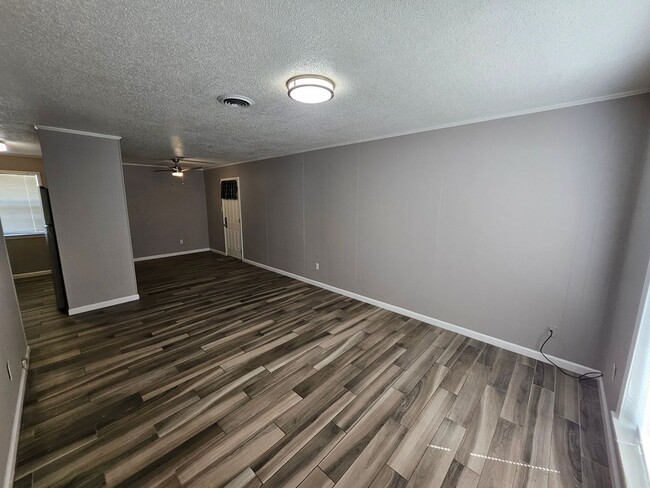 Photo - 403 E Eighth Street