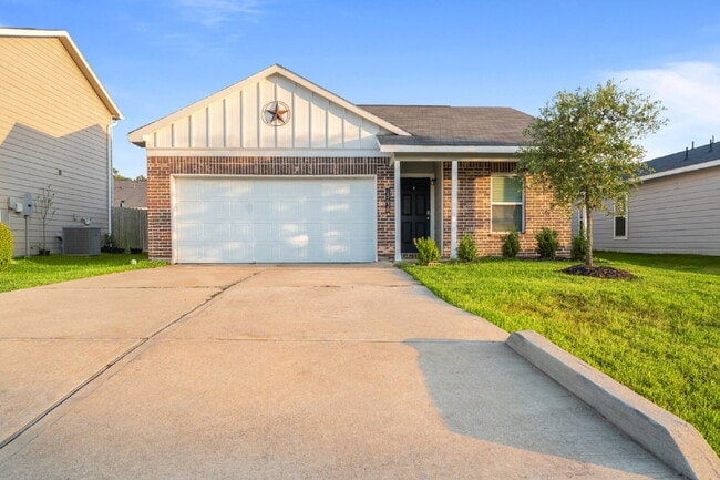 Building Photo - Your next home is waiting!