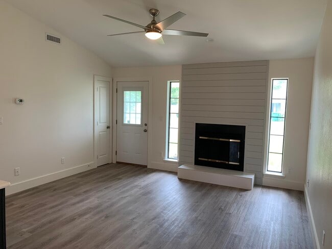 Photo - 1425 Mixon Dr