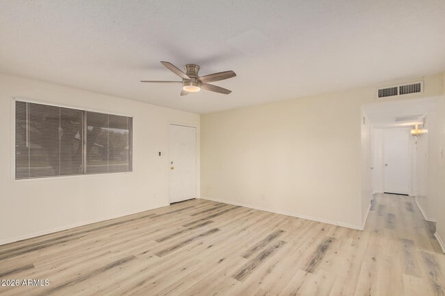 Photo - 1136 W 12th St