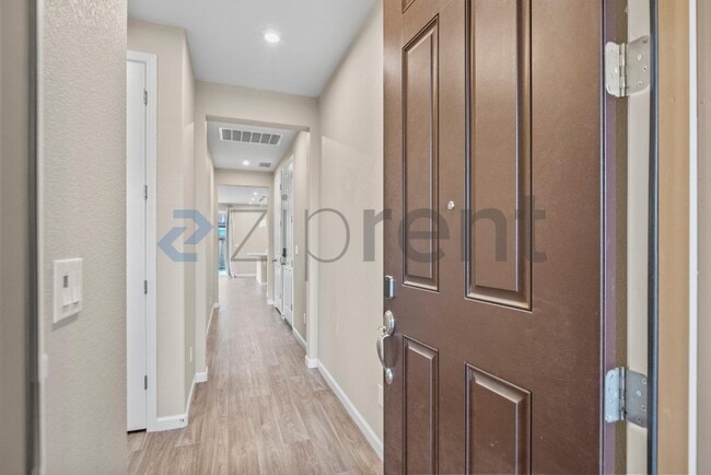 Photo - 572 Delicato Dr