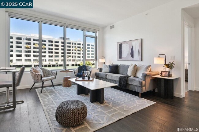 Building Photo - 1000 3rd St Unit 204