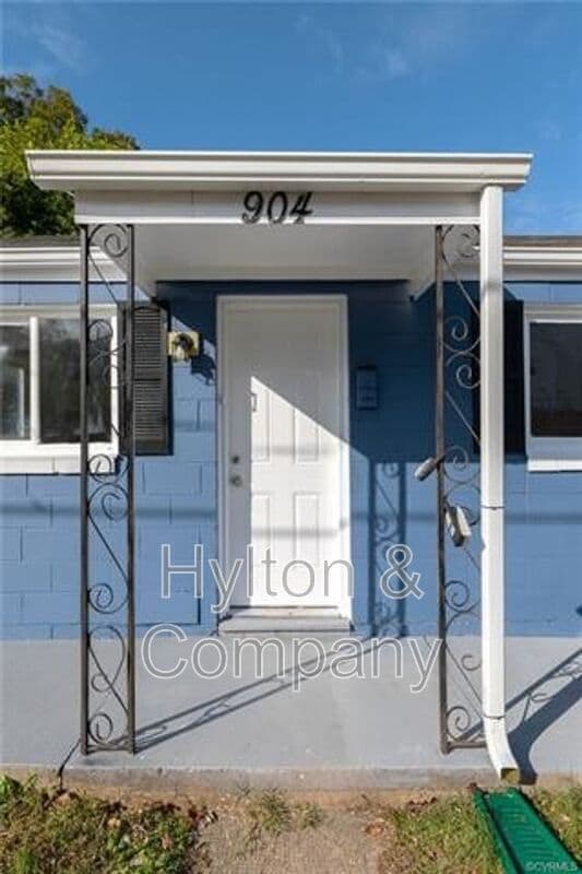 Building Photo - 300 St Matthew St Unit VA 23803