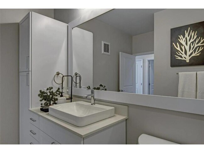 1477 W Lake St Unit N639