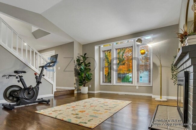 Photo - 905 224th Ave NE