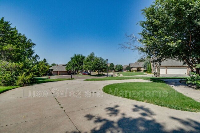 Photo - 3341 Heritage Green Cir