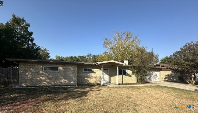 Building Photo - 1032 S Mesquite Ave Rental