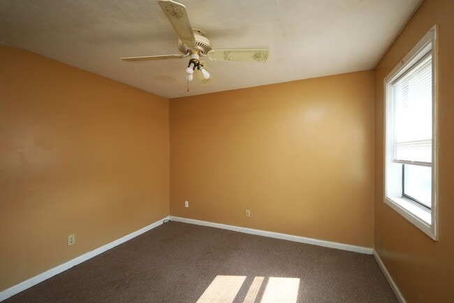 Photo - 5 Crestwood Cir