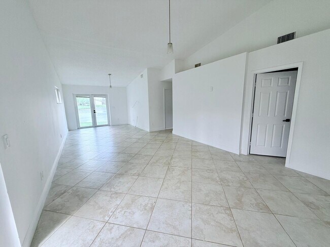 Photo - 34 Paxford Ln