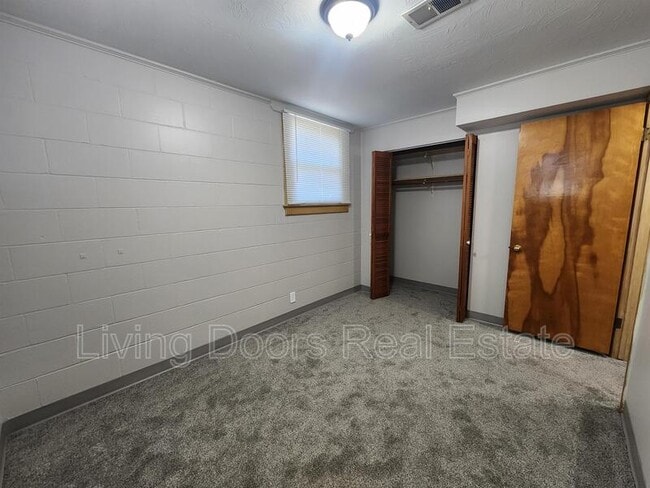 Photo - 849 S 45th St