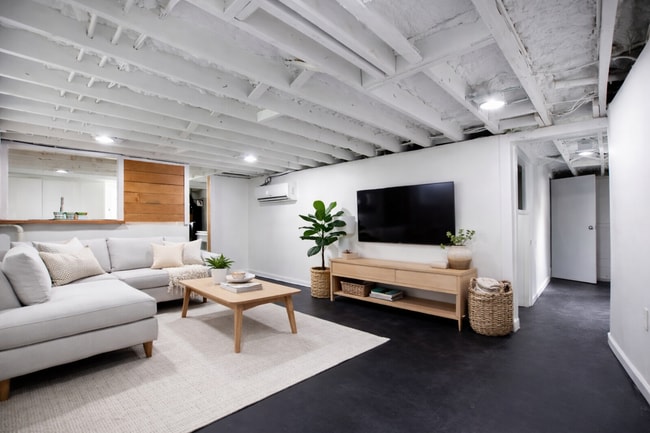 Building Photo - 1713 E Main St Unit Basement Apartment