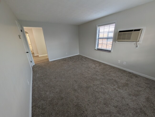 Building Photo - 515 Corona Ave Unit D