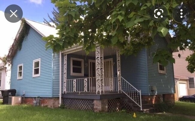 Building Photo - 407 N Clinton St Unit B