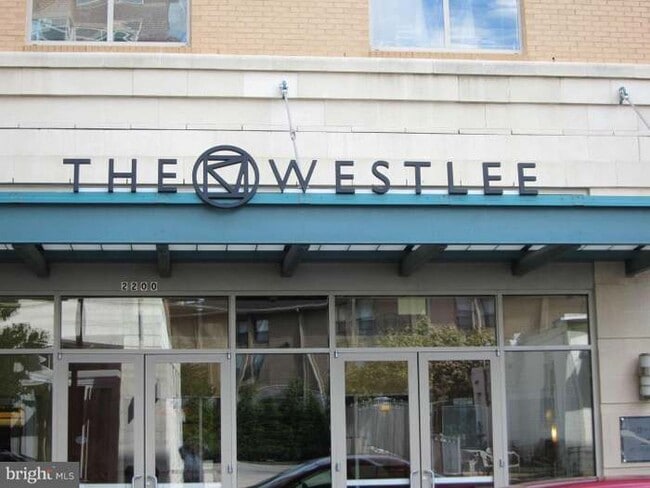 Building Photo - 2200 N Westmoreland St Unit 308