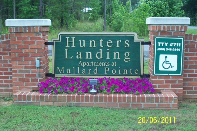 Hunters Landing at Mallard Pointe - Hunters Landing at Mallard Pointe Apartments