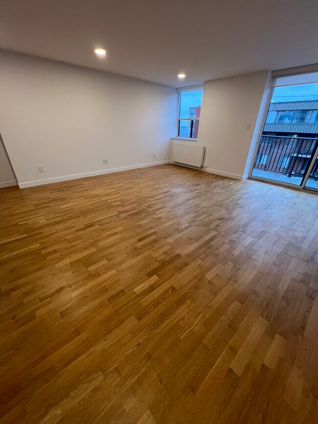 Photo - 501 Kingston Rd