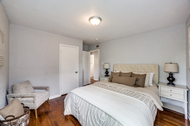 Photo - 114 Oxford Dr