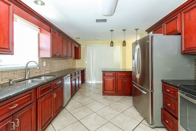 3900 NW 115th Ave