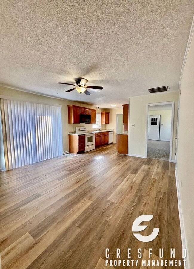 Photo - 3 BEDROOM AVAILABLE NOW - Minutes From For...